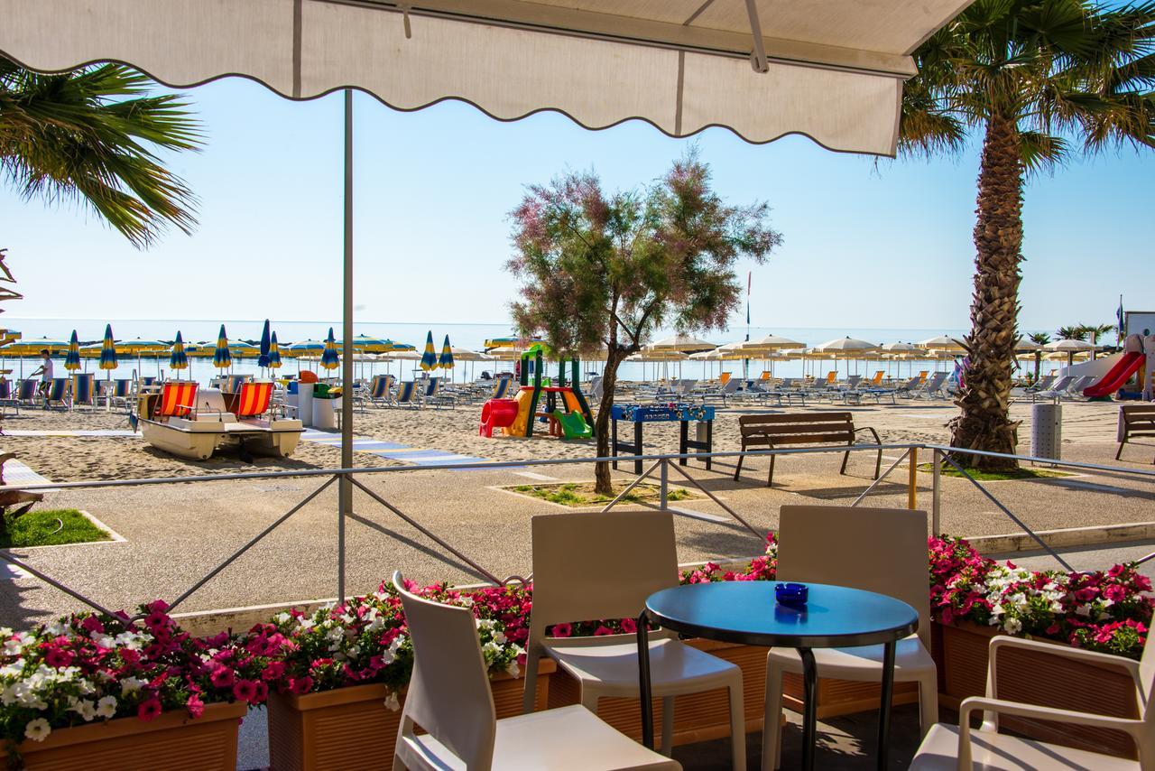Hotel Ideal Cupra Marittima Kültér fotó